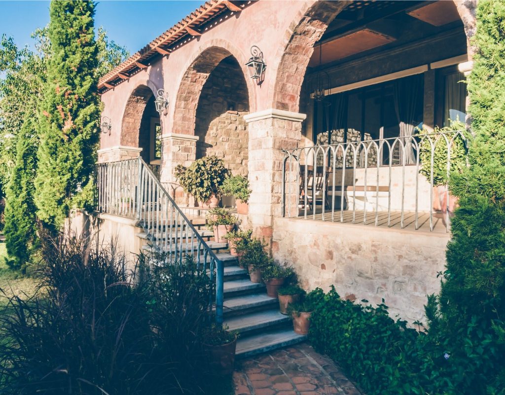 Luxury Villas & Exclusive Stays