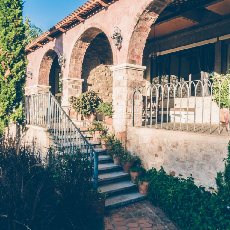 Luxury Villas & Exclusive Stays