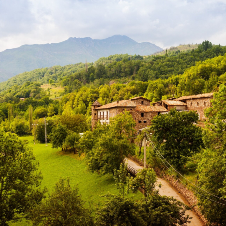 Luxury Villas & Exclusive Stays