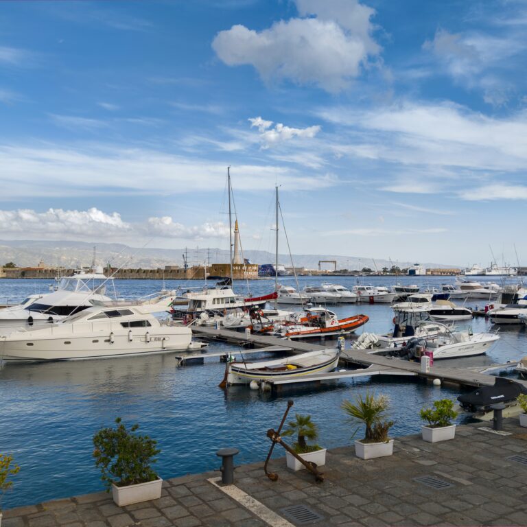 YATCH CHARTER